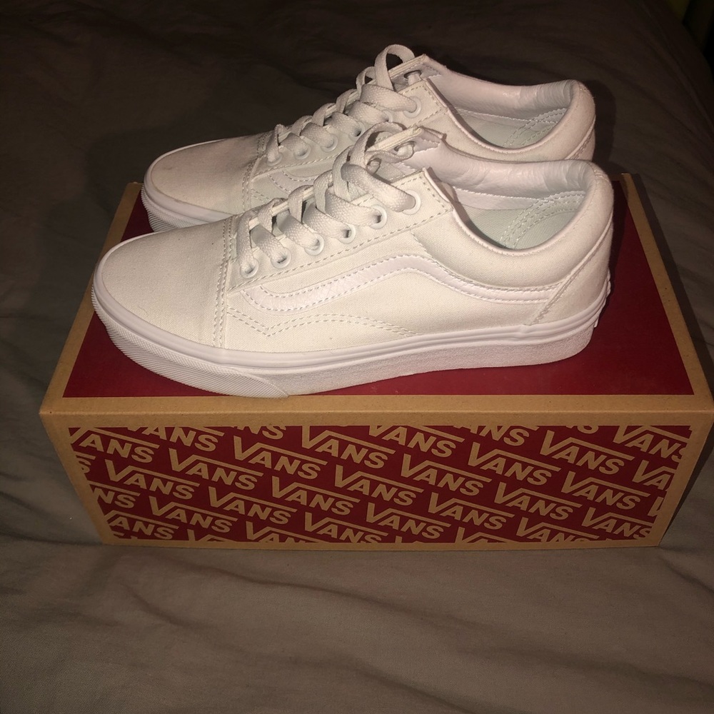Vans Old Skool true white size 6